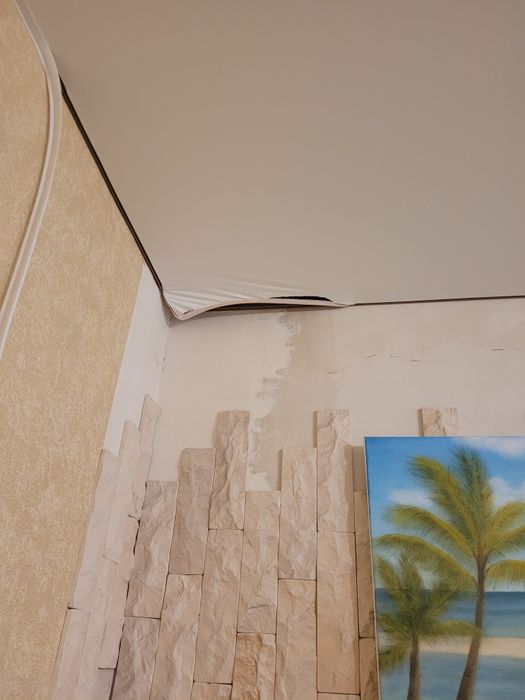 Відновлення натяжної стелі після