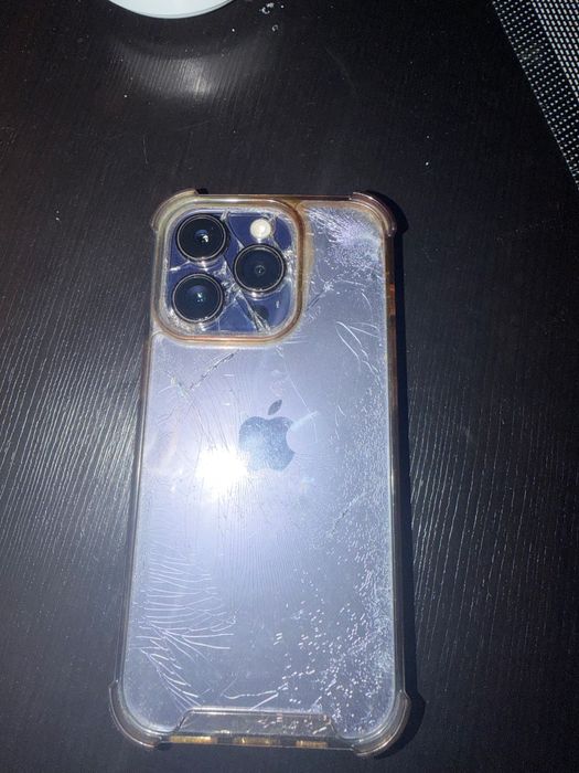iPhone 14 Pro estalado mas funcional