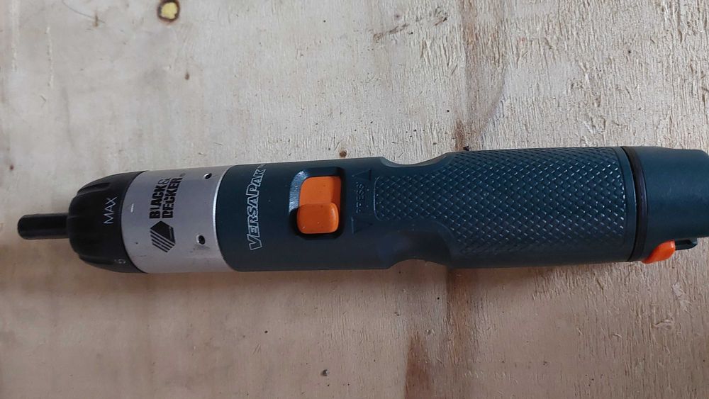 Black & Decker - Aparafusadora