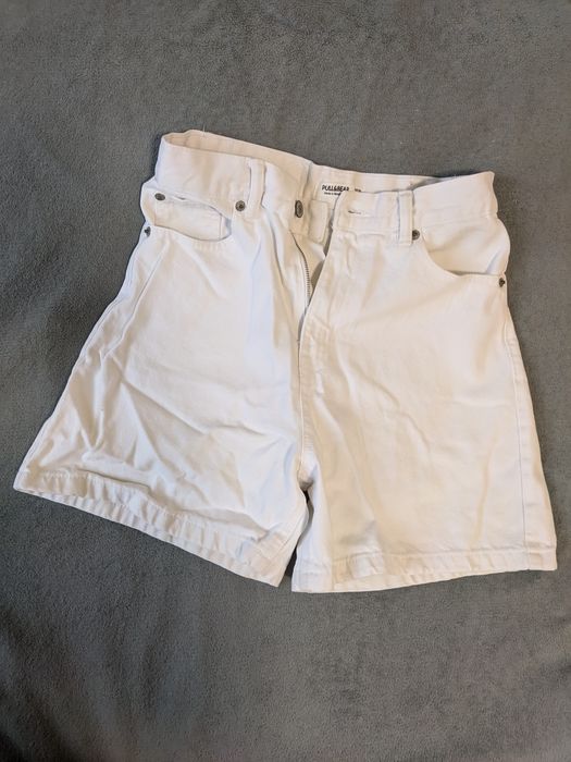 Жіночі джинсові шорти білі pull&bear