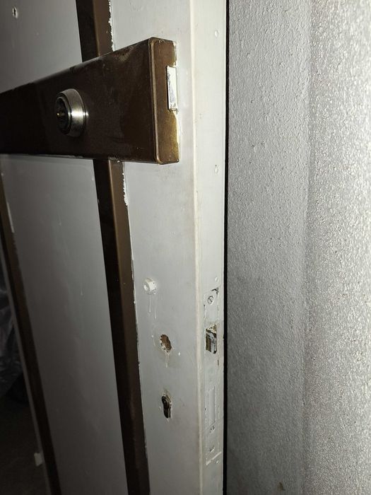 Porta Blindada com fechadura em H