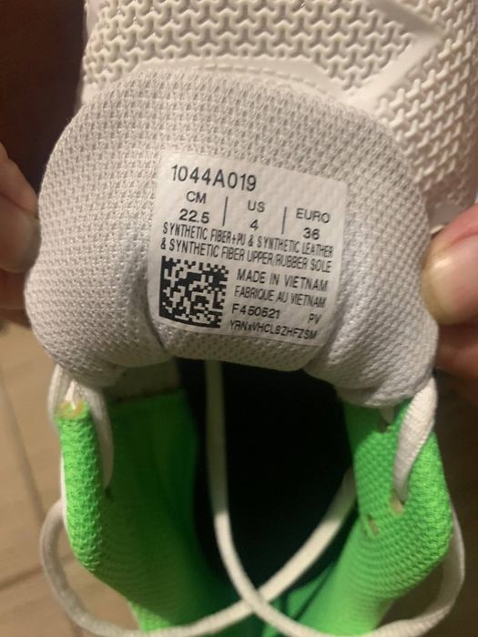 Кросівки ASICS  волейбольні