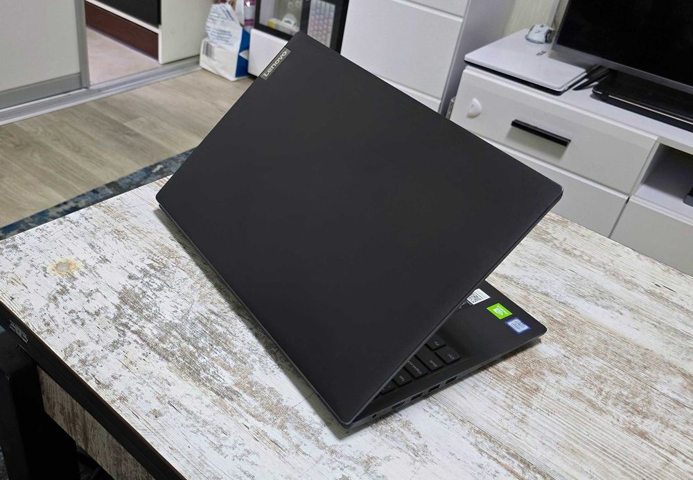 Игровой Lenovo 15.6"FullHD (Core i3 8gen/Nvidia MX110/SSD 256GB+500GB)