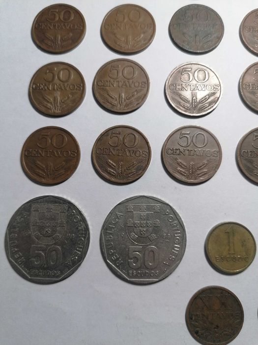Conjunto de 32 moedas valor actual de 9,96