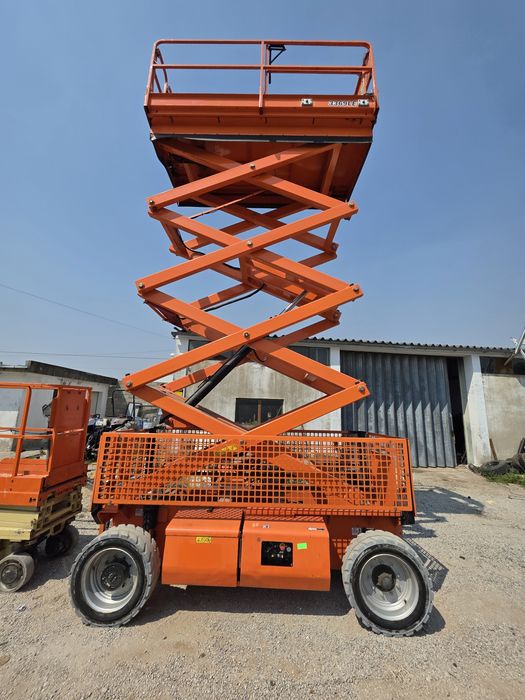 JLG 3369LE – Plataforma Tesoura Elétrica Todo-o-Terreno - 12mts