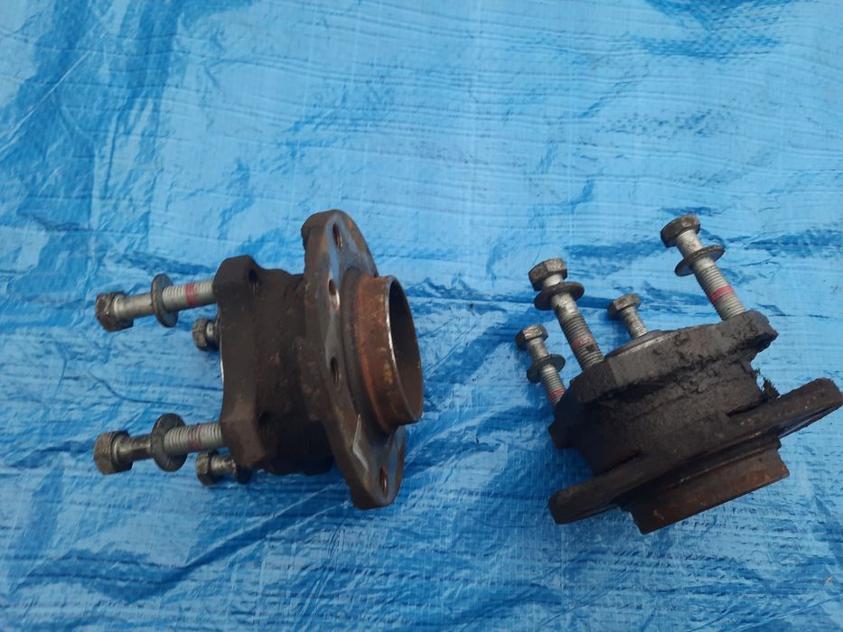 Piasty z łożyskami BMW E60 E61 Przód Kpl Sprawne