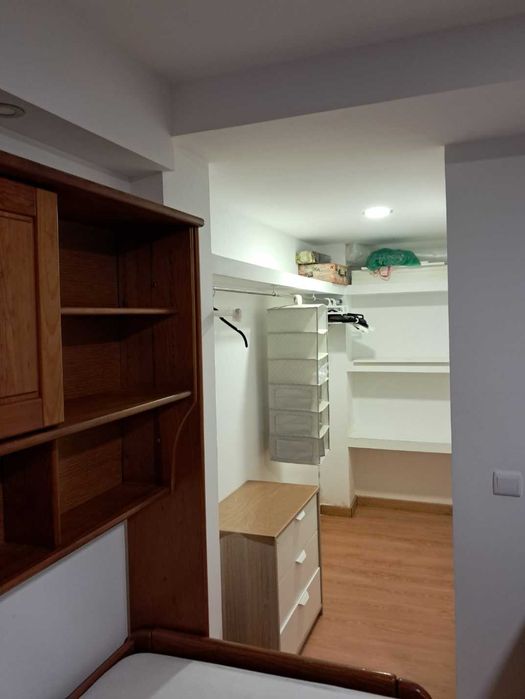 Arrenda-se quarto com closet Estoril