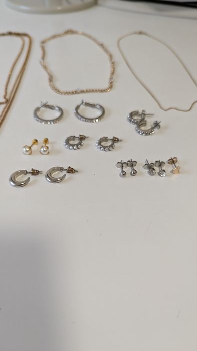 Bijuteria (colares e brincos)