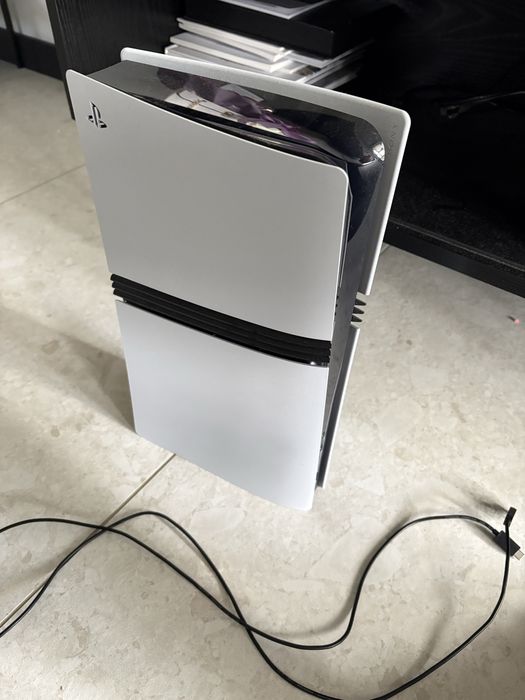 Konsola ps5 pro + 2 pady na gwarancji