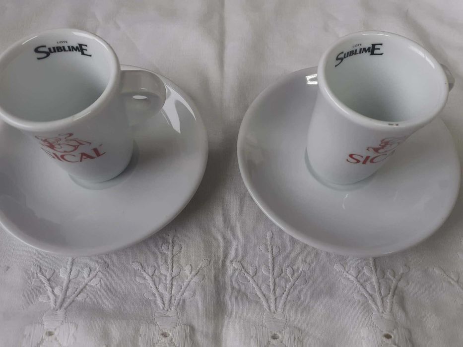 Vendo para desocupar. 2 chávenas de café com pires "SICAL" 4€