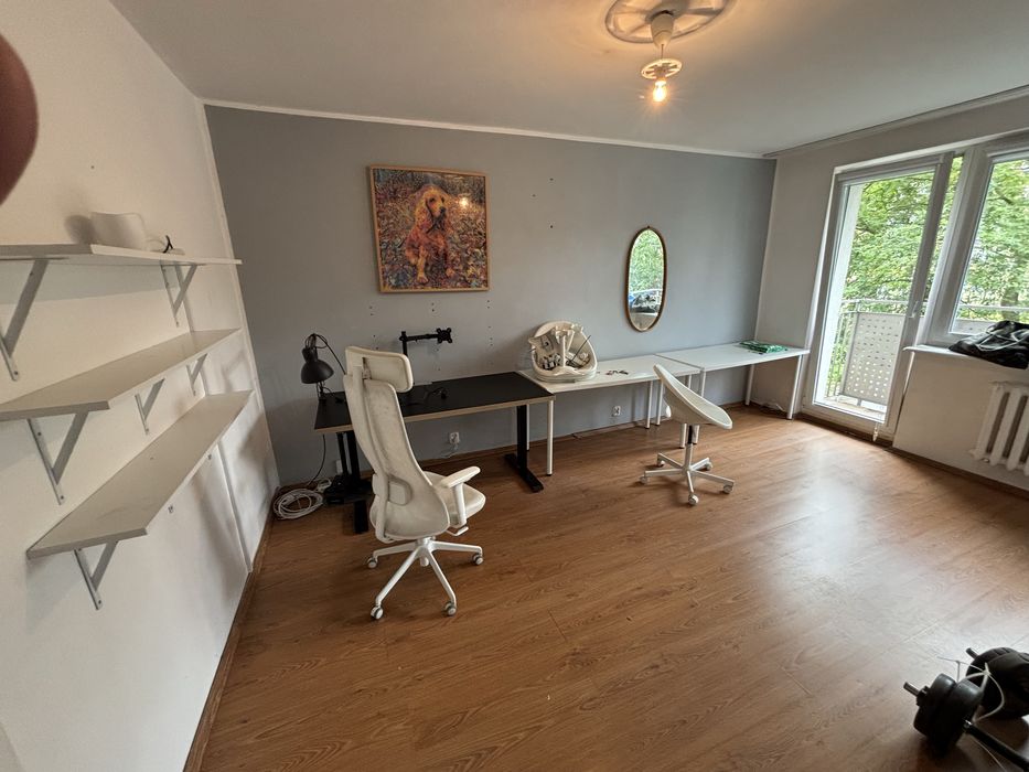 Wyprzedaż garażowa: biurka, komoda, witryna