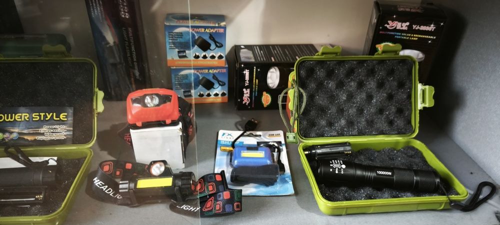 Ліхтарики різні.