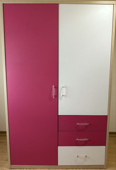 Roupeiro juvenil rosa e branco com gaveta