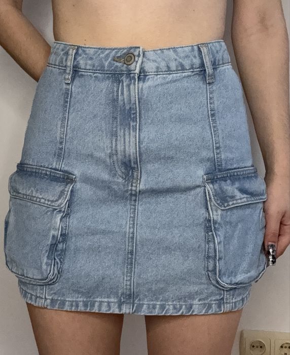 Джинсова міні-спідниця з кишенями, стиль cargoц