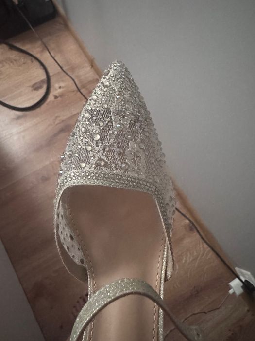 Szpilki szampańskie zdobione