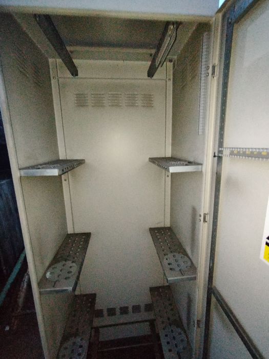 Sprzedam szafę stalową "elektryczną"