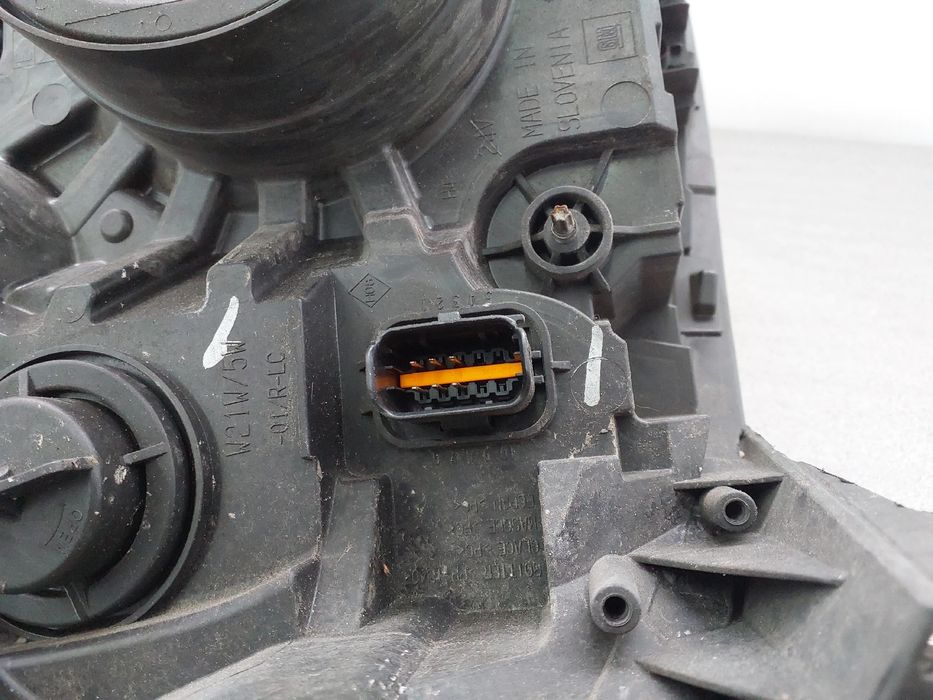 Ótica / farol esquerda RENAULT Trafic III (FG_)