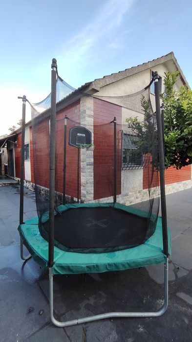 Trampolim HEXAGONAL Decathlon 240 
Em bom estado geral, possibil
