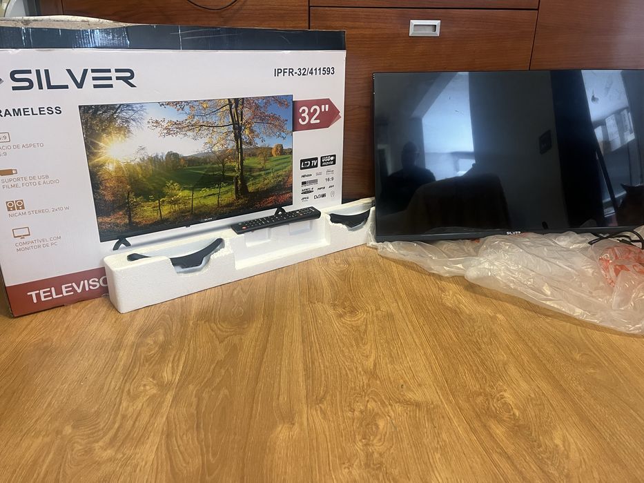 Tv 32” Silver Como Nova