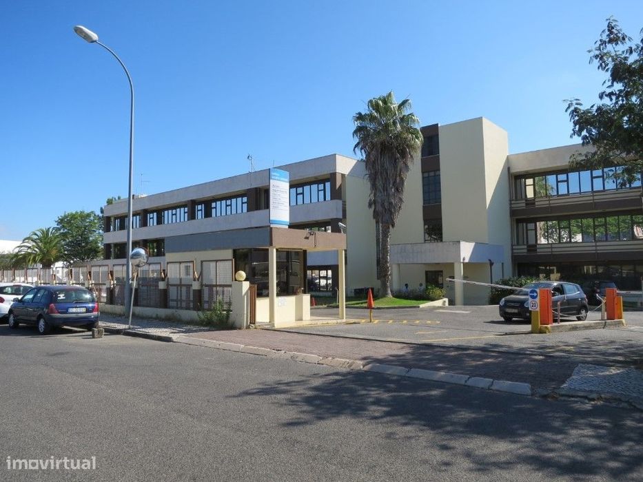 Escritório em Alfragide com 495 m2 - Financiamento até 100%