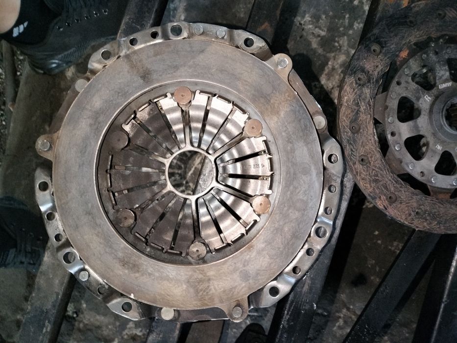 Демпфер bmw 3 e46 320 2.0 td 21211223712