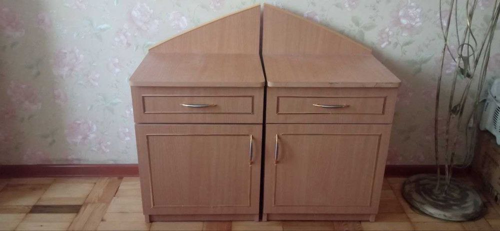 Продам 2 тумбы прикроватные