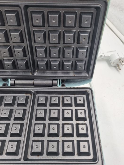 Gofrownica brukselska Bestron w stylu retro 700W