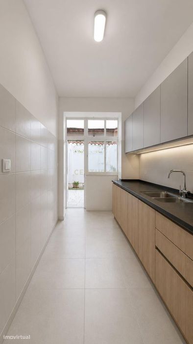 Renovated T2 Apartment with Terrace in Alverca do Ribatejo