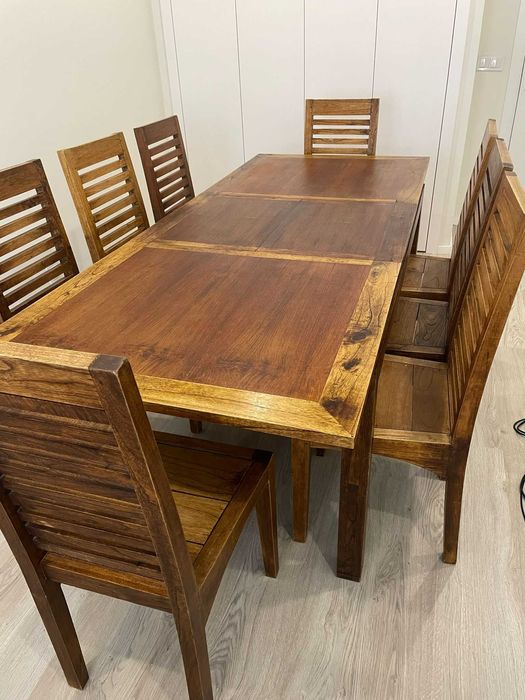 Mesa de jantar com 8 cadeiras (madeira maciça Sucupira)