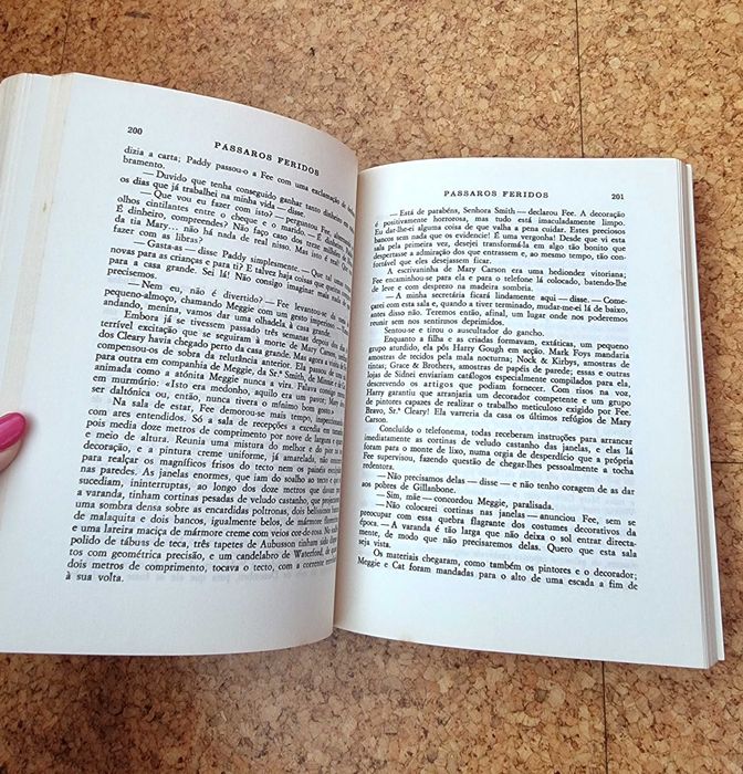 Livro "Pássaros Feridos" de Colleen McCullough