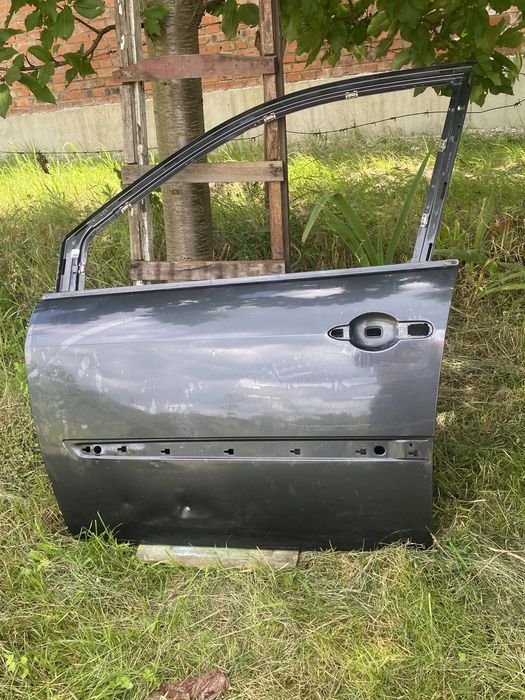 Продам двері Renault сценік 2