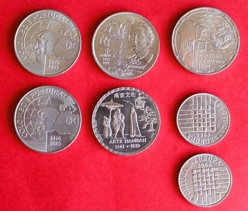 Cinco moedas 200 escudos comemorativas e 2 de 25 escudos