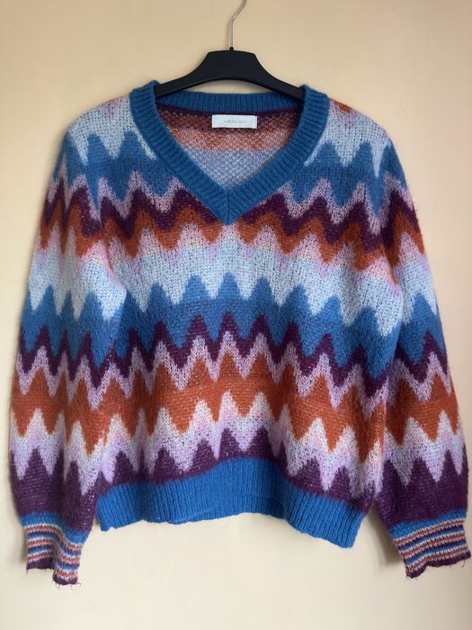 Puchaty sweter Amélie & Amélie - Moher & Alpaka Zig Zag V-Neck M/L