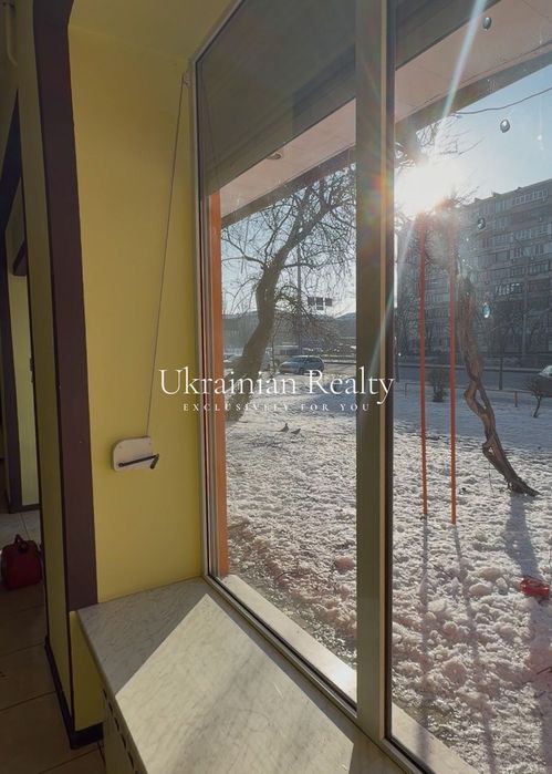 Продаж Фасадного приміщення 106 м²  вул. Перова, 44