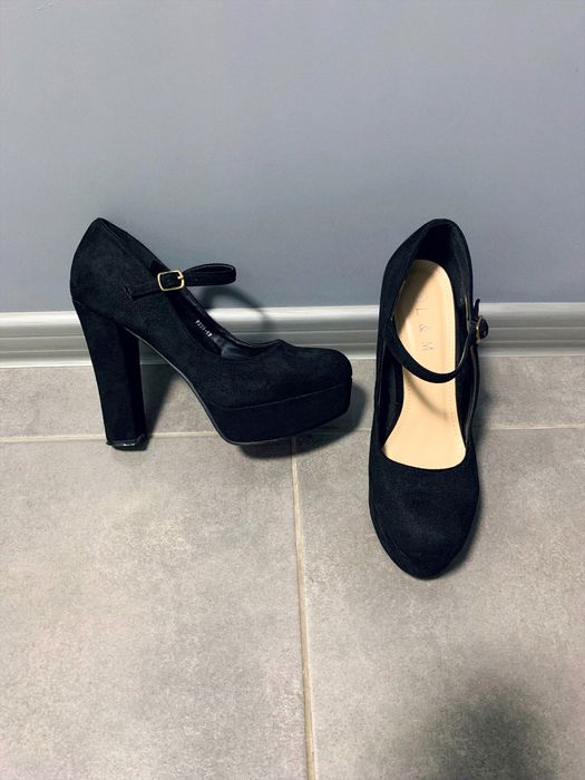 Женская обувь: бежевые туфельки; туфли на каблуке; лодочки 39 размер