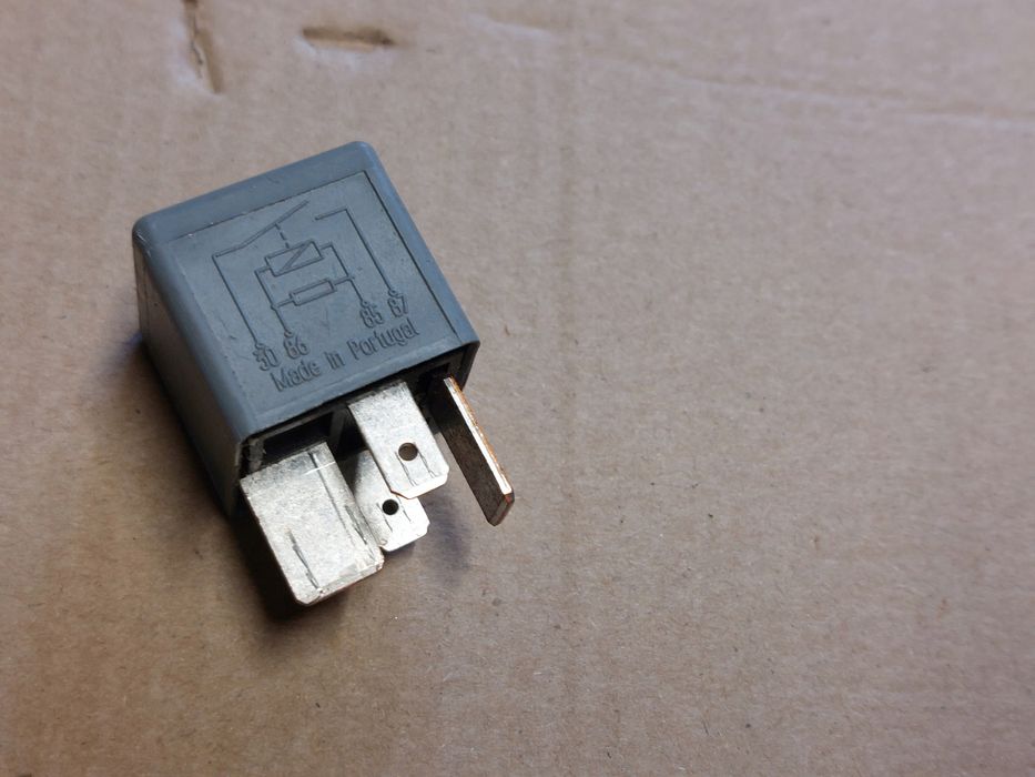 przekaźnik vw seat skoda 8d0951253 370
