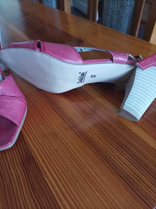 Buty skórzane, sandały