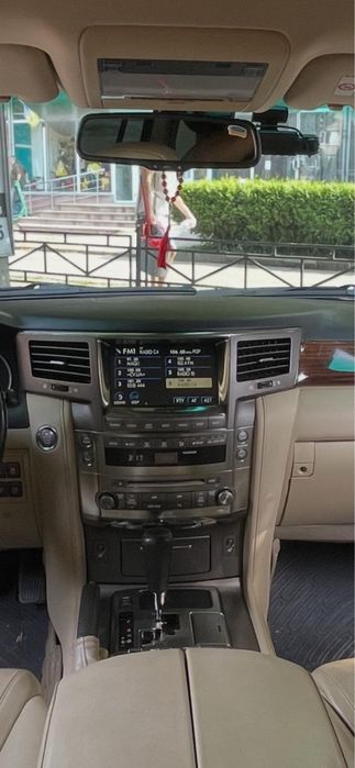 Штатна магнітола LX570