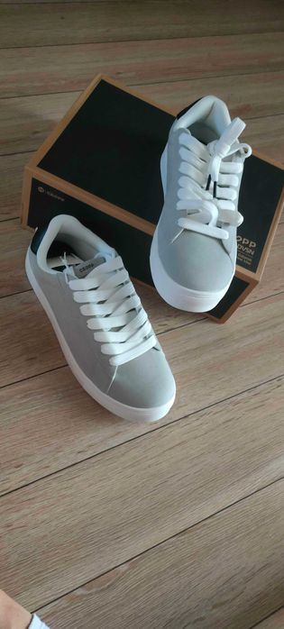 Jasnoszare trampki Cropp 44 (28,5 cm)