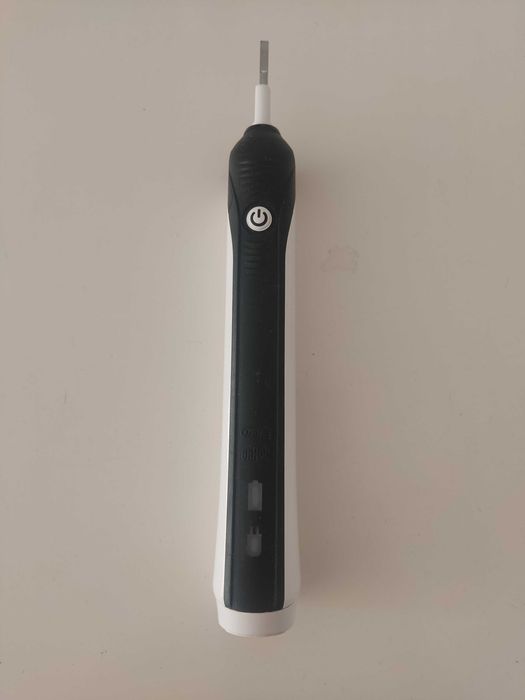 Электрическая зубная щетка Braun Oral-B (моторный блок)