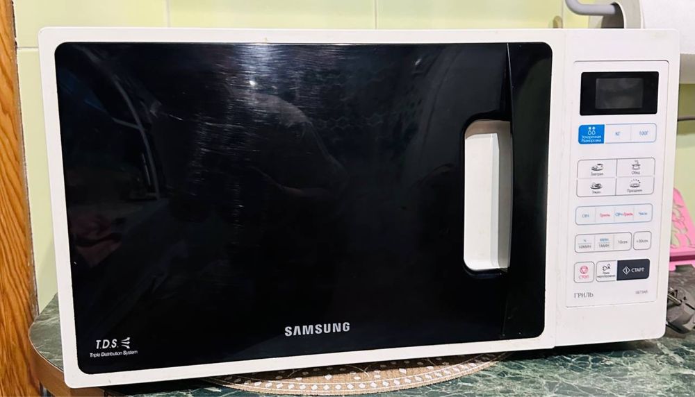 Мікрохвильова піч Samsung, гарний стан.