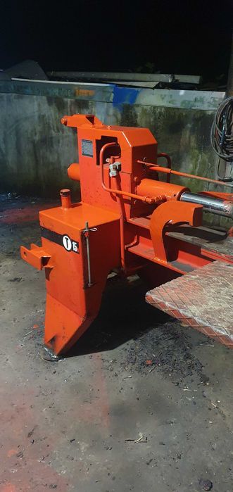 Maquina de rachar lenha