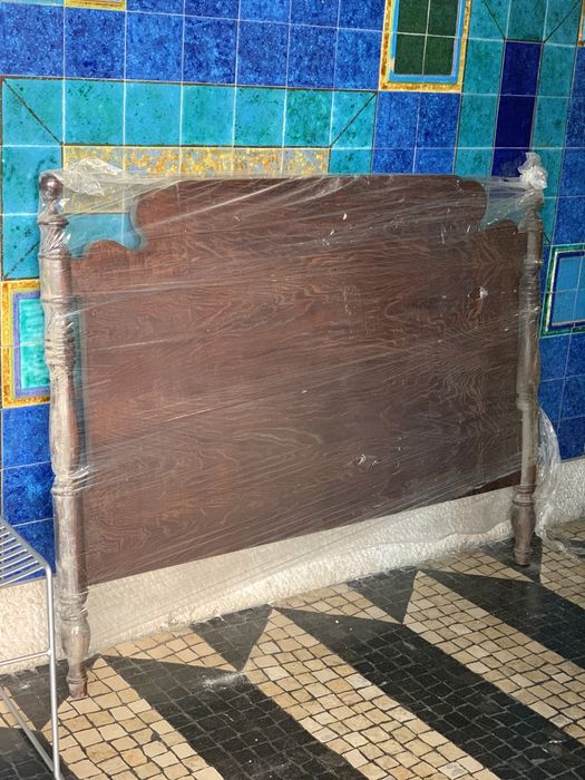 Cama de casal Mogno