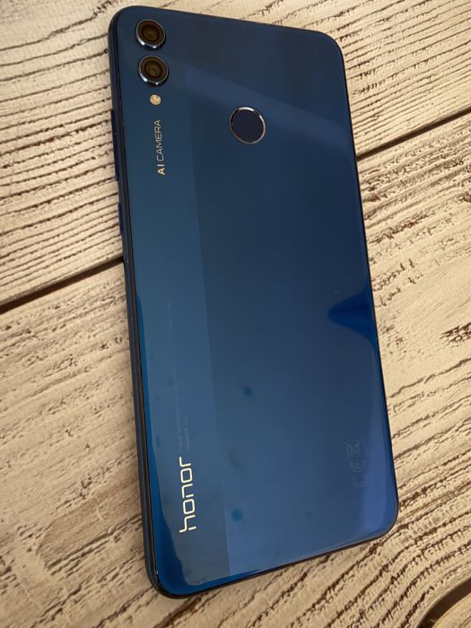 Продам мобильный телефон Honor 8X 4/64