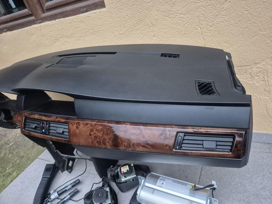 DESKA Konsola AIRBAG Napinacze BMW E60 E61