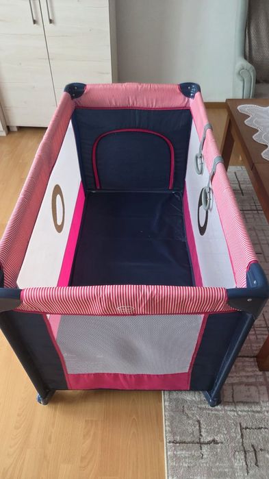 Łóżeczko turystyczne z materacem