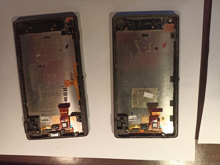 Запчастини на xperia zl