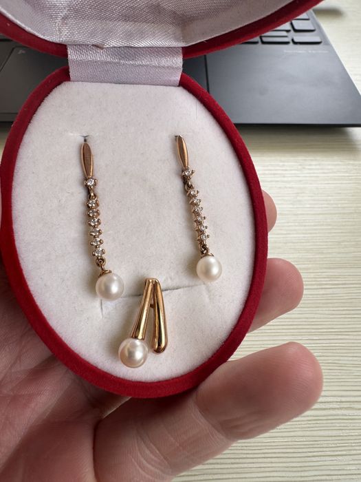 Продам ювелірний набір. Сережки і кулон. Золото.