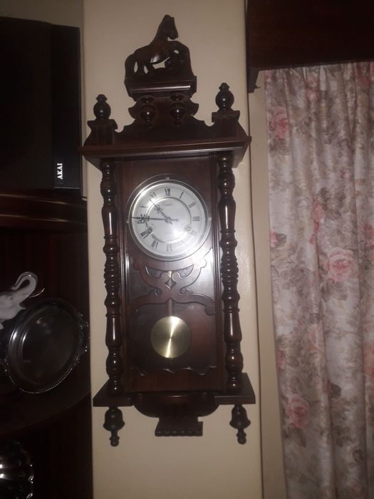 Relógio de corda de parede antigo