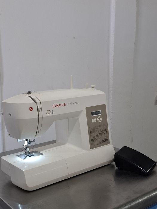 Швейна машинка SINGER Brilliance 6180
